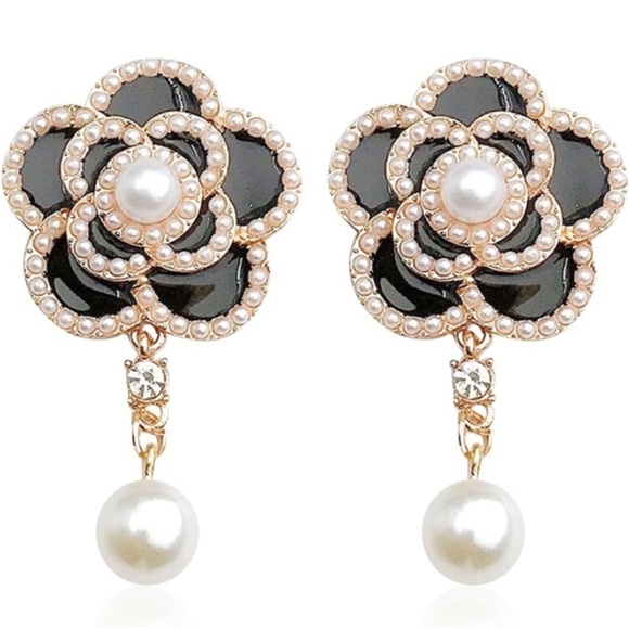 Gorgeous High Fashion Rose Camellia Pearl Earrings - Picture 1 of 6